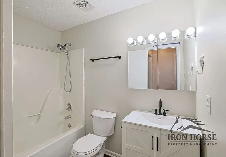 229 N Burson Ave #A — Photo 15
