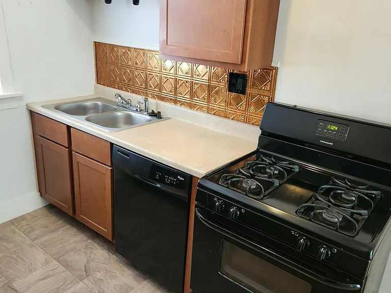 5239 Bancroft Ave — Photo 8