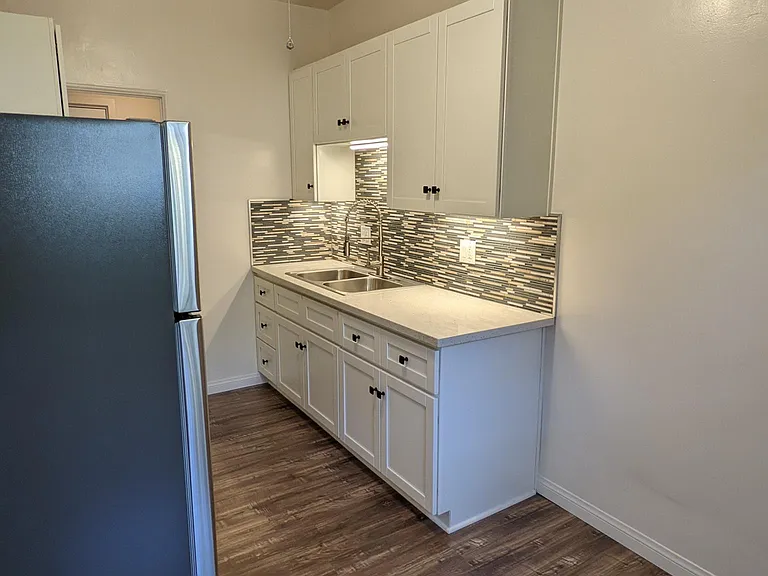 208 N La Peer Dr #7 — Photo 5
