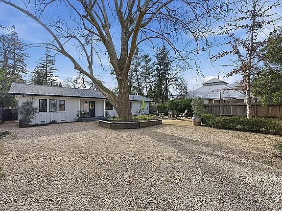 Front Yard, parking