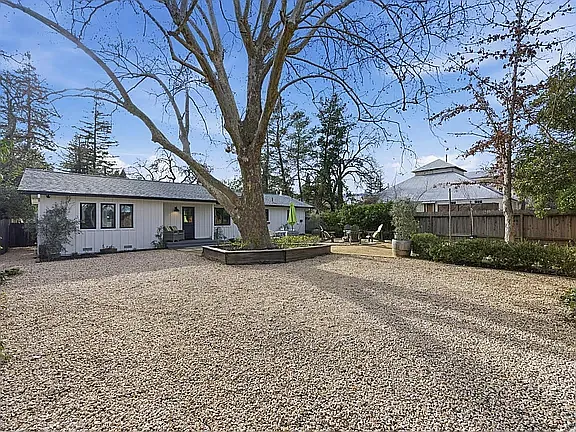 Front Yard, parking