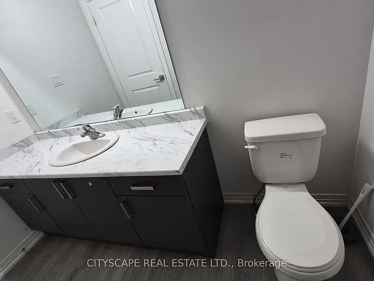 550 Grey St #28 — Photo 28