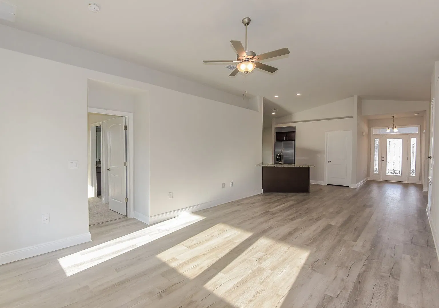 4 Bedroom/2 Bath — Photo 2