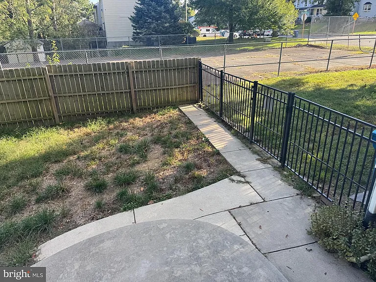 100 Cypress Dr — Photo 16