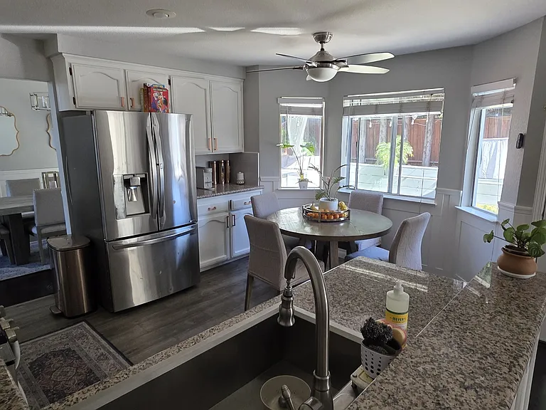 430 Guinevere Ct — Photo 13