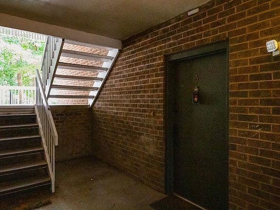 3rd image of 1008 Sandlin Pl APT A