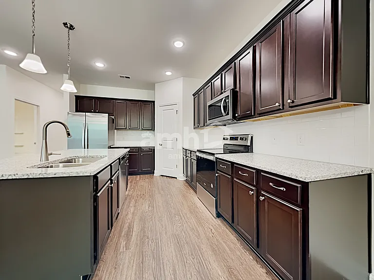 404 Ronter Ct — Photo 3