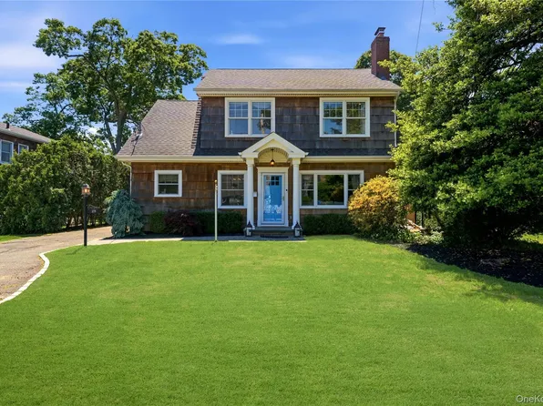 28 Hemlock Lane, Bay Shore, NY 11706