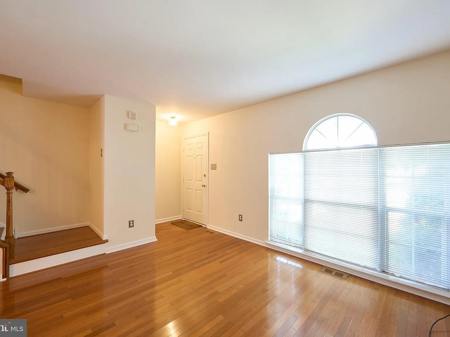 3 bed, 1.5 bath, 1930 sqft, $2,700 — Photo 4