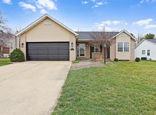 2805 Hunters Crossing Dr, Edwardsville, IL 62025