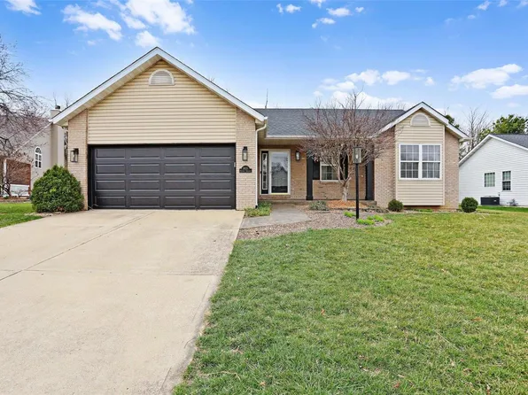 2805 Hunters Crossing Dr, Edwardsville, IL 62025