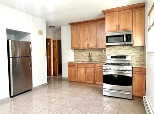 22-77 43rd St #7, Astoria, NY 11105
