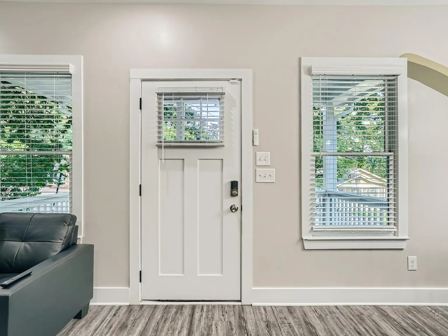 3 bed, 1050 sqft, $3,600 — Photo 3