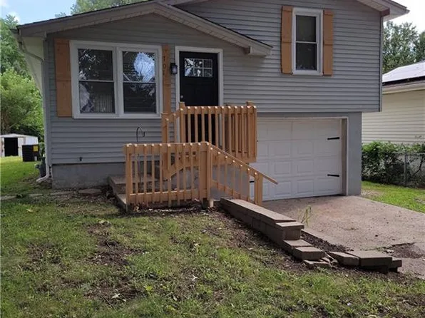 701 NW 88th Ter, Kansas City, MO 64155