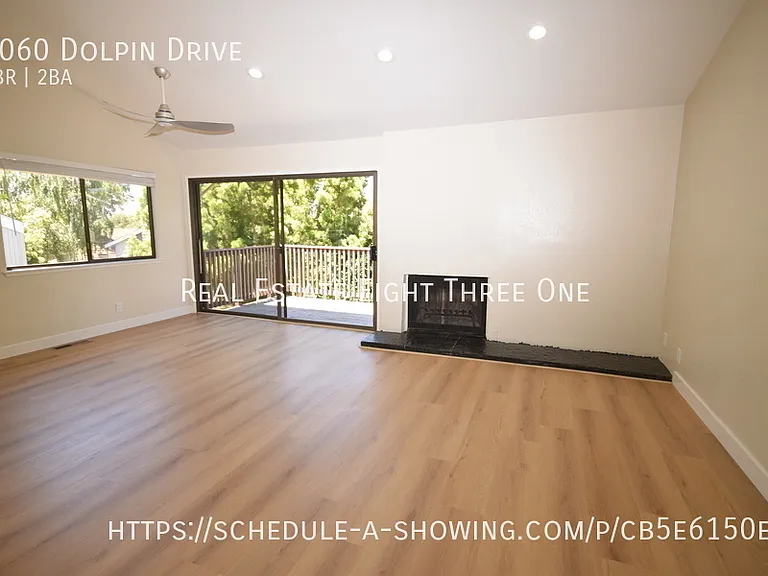 2060 Dolphin Dr — Photo 2