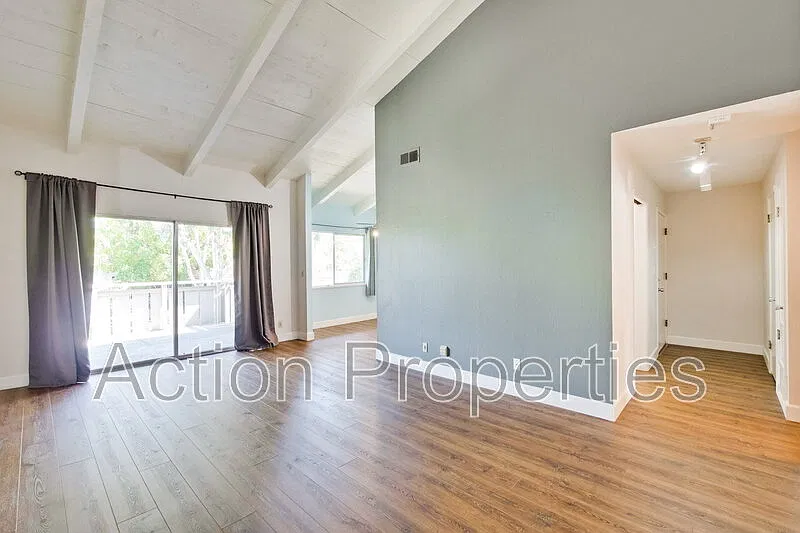 1 bed, 1.0 bath, 812 sqft, $2,995 — Photo 3