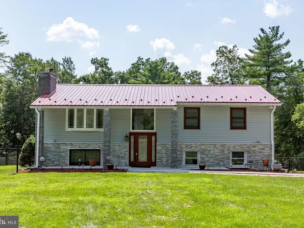 544 Rolling Pines Dr, Saylorsburg, PA 18353