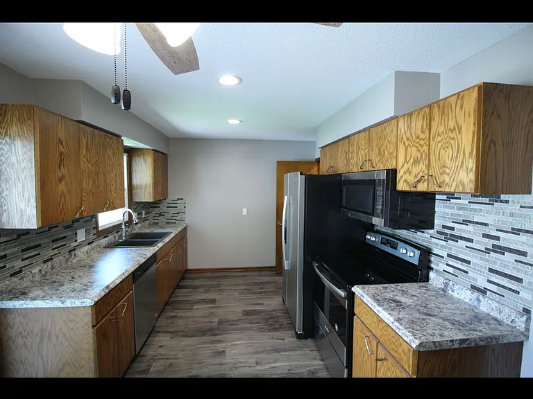 1100 Cold Spring Rd — Photo 10