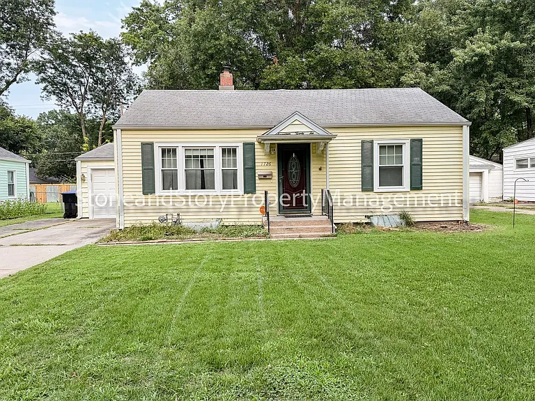 1726 SW Medford Ave — Photo 2