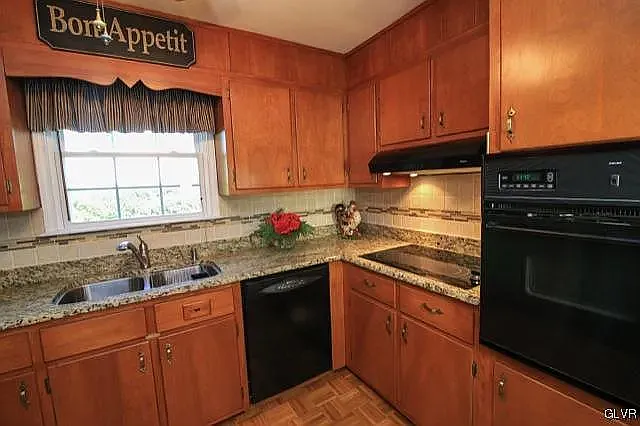 4 bed, 2.5 bath, 2484 sqft, $2,800 — Photo 2