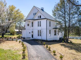 1221 Oakwood St, Bedford, VA 24523