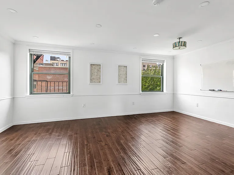 379 West St #5B — Photo 1