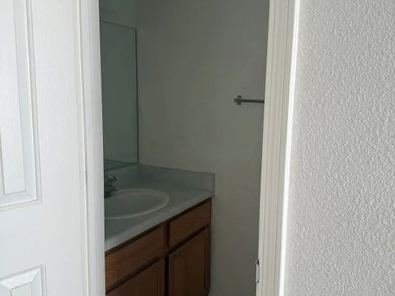 4013 Pheasant Dr — Photo 6