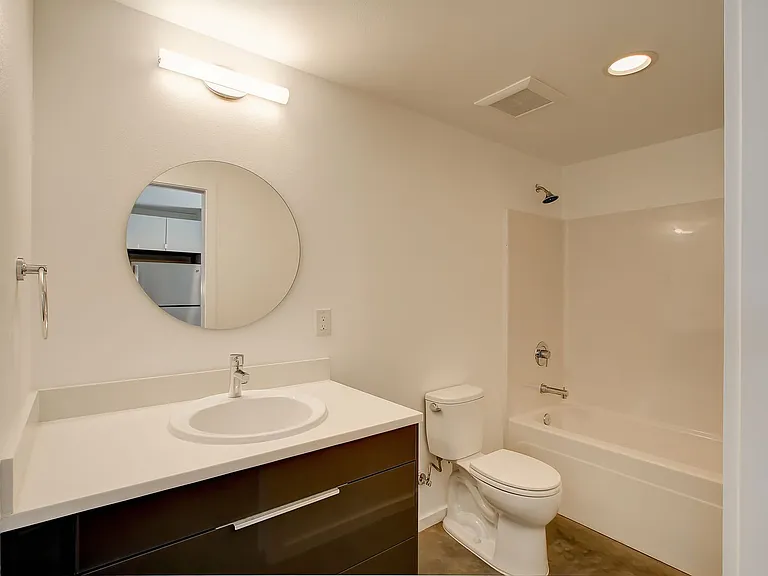 1410 Apartments — Photo 10