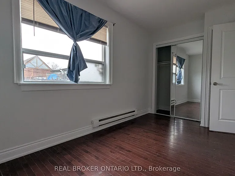 2209 Gerrard St E #2 — Photo 9
