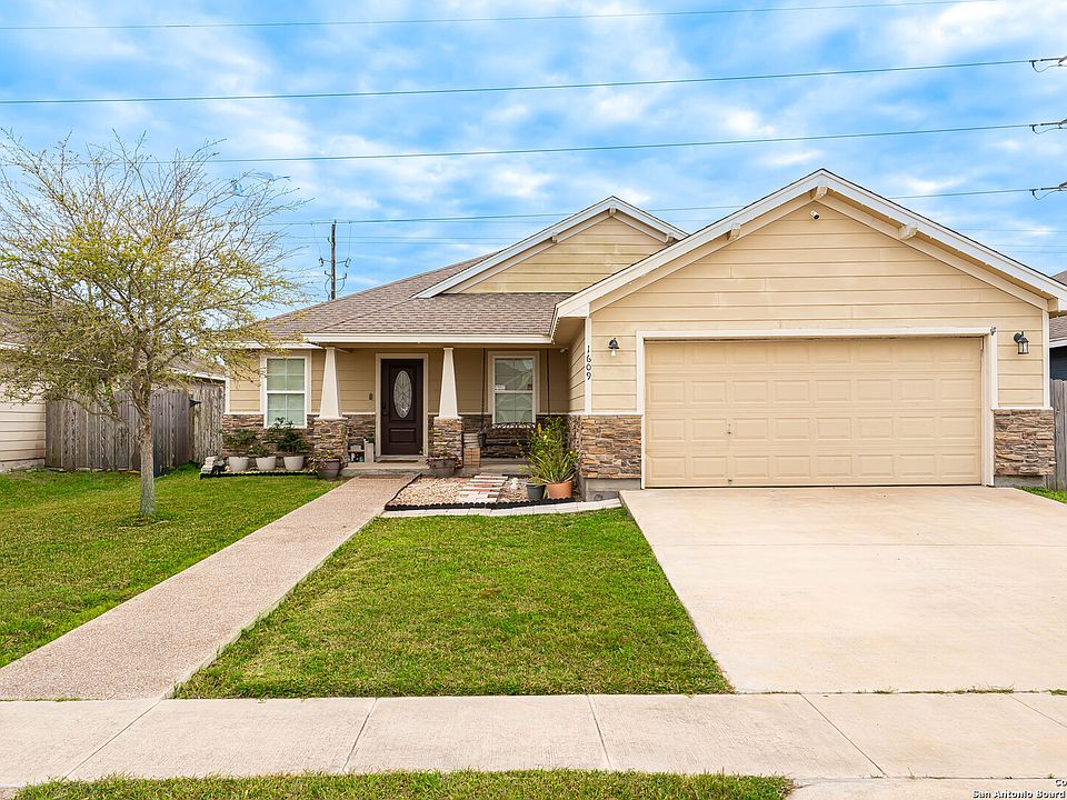 1st image of 1609 Antoinette Dr