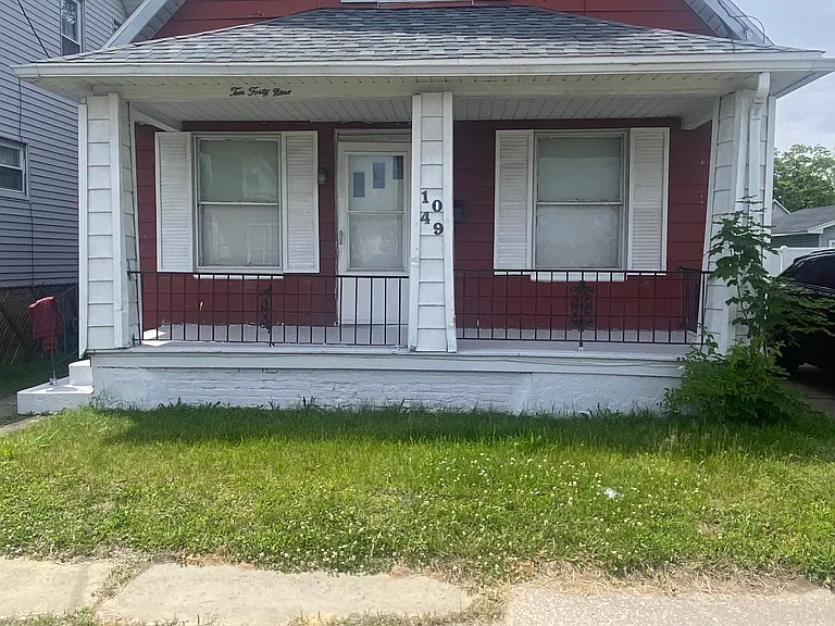 1049 King St — Photo 1