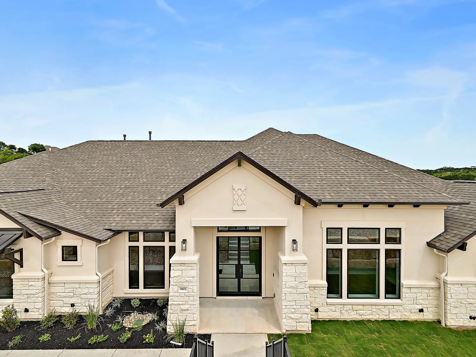5 bed, 5.5 bath, 4139 sqft, $6,995 — Photo 2