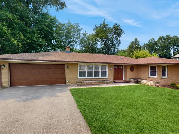 4213 E Wonder Lake Rd, Wonder Lake, IL 60097