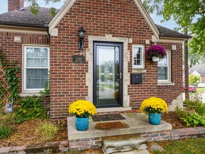 23155 Murray St, Dearborn, MI, 48128