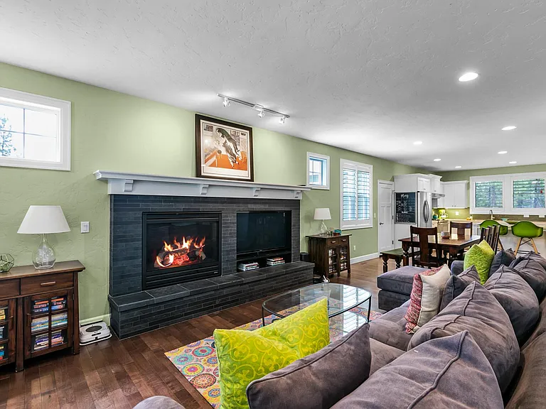 19178 Park Commons Dr — Photo 12