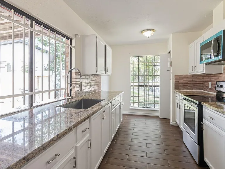 14603 Lorne Dr — Photo 10
