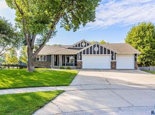 1000 N Vail Cir, Sioux Falls, SD 57110