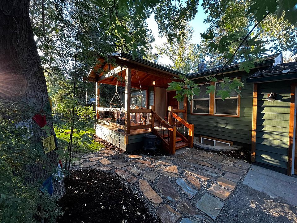 1940s midcentury cottage in the heart of midtown.