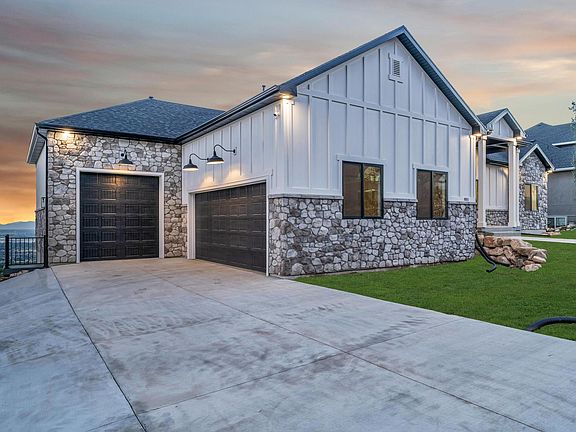 3rd image of 851 E Mountain Rd