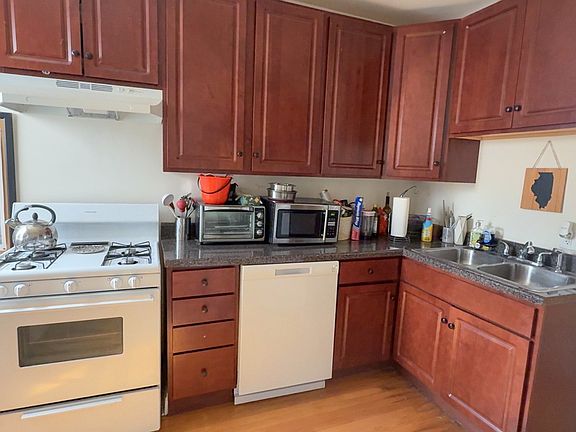 5th image of 4811 N Ashland Ave APT 3W