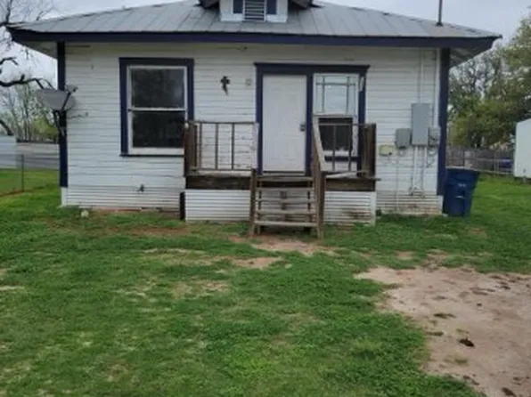 708 Garcia St, George West, TX 78022