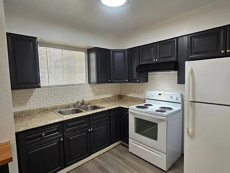 1715 E. Pepper Circle — Photo 22