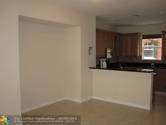 5th image of 1033 NE 17th Way Unit 2103