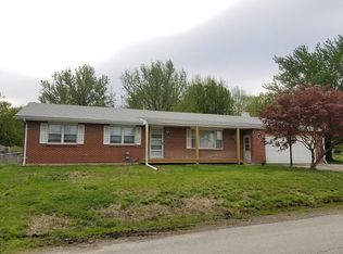 209 E Irwin St, Hamilton, MO 64644
