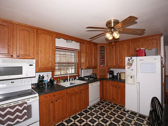 3rd image of 7020 Bonniefield Dr