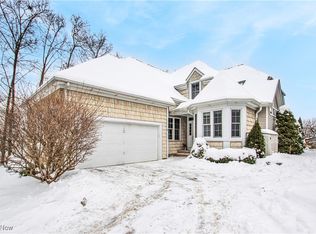 4 River Pointe Dr, Rocky River, OH 44116