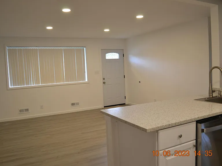 1407 Gordon Dr — Photo 3