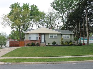 16 Avonbrook Dr, Turnersville, NJ 08012