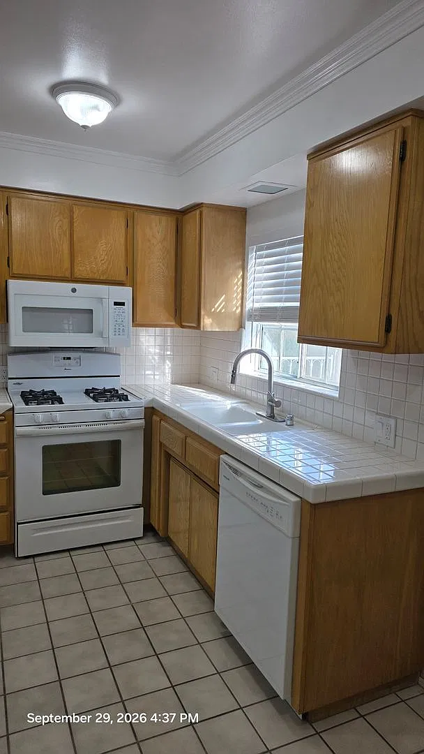 381 Waldo Ave — Photo 1