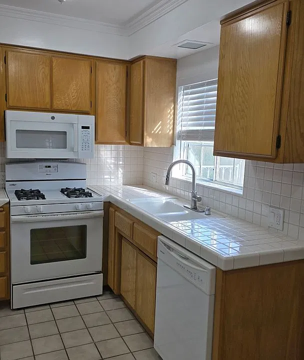 381 Waldo Ave